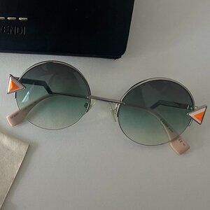 *AUTHENTIC* FENDI Rainbown Round Sunglasses - Gradient lens